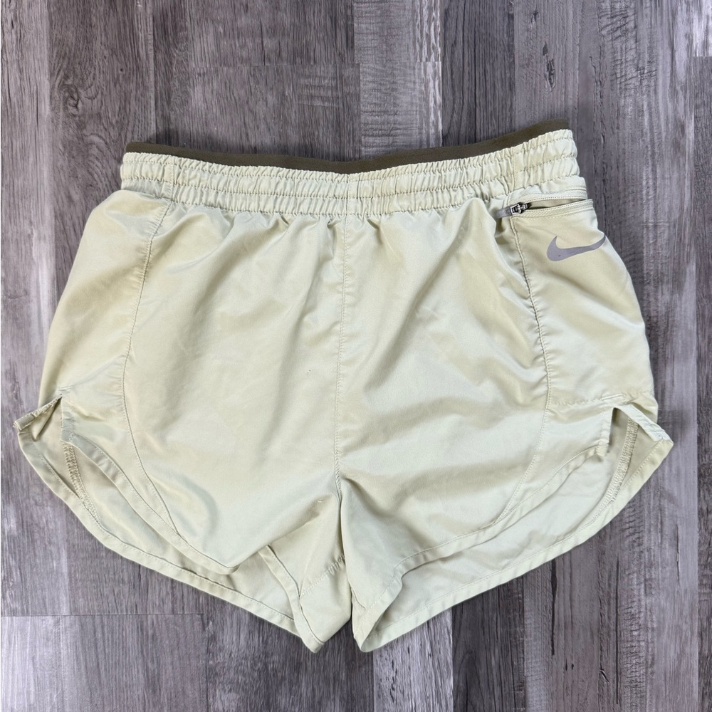 Nike Green Athletic Shorts Lightweight Moisture-Wicking
